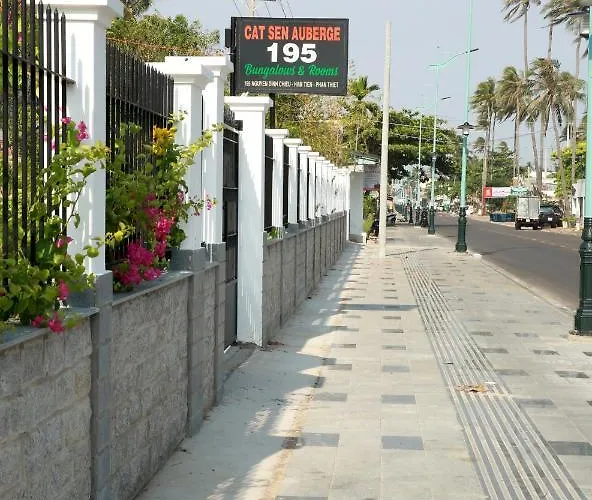 Catsen & Pool Hotel